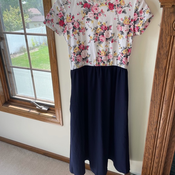 DONATING BY 7/26! Hazel Blues floral midi dress - Picture 4 of 4